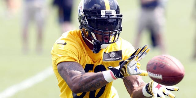 Jun 17, 2014; Pittsburgh, PA, USA; Pittsburgh Steelers linebacker Ryan Shazier (50) participates in drills during minicamp at the UPMC Sports Performance Complex. Mandatory Credit: Charles LeClaire-USA TODAY Sports