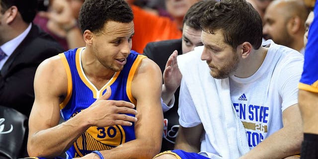 Watch Stephen present David Lee with championship ring | News