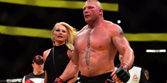 Frank Mir against Brock Lesnar during their heavyweight title bout during UFC 100 on July 11, 2009 in Las Vegas, Nevada.