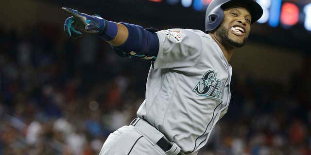American League's Seattle Mariners Robinson Cano (22), rounds the bases after hitting a homerun in the tenth inning, during the MLB baseball All-Star Game, Tuesday, July 11, 2017, in Miami.
