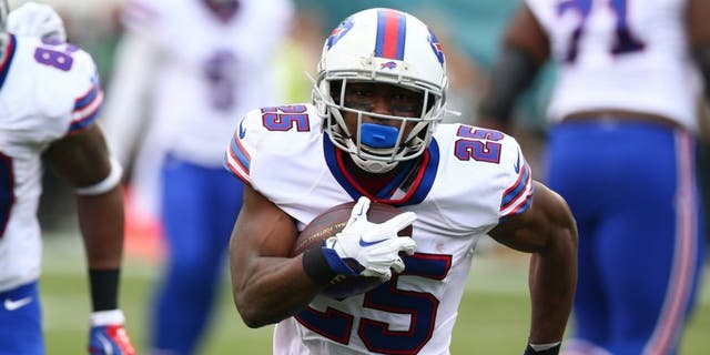 PHILADELPHIA, PA - DECEMBER 13: LeSean McCoy #25 of the Buffalo Bills runs with the ball during the game against the Philadelphia Eagles at Lincoln Financial Field on December 13, 2015 in Philadelphia Pennsylvania. The Eagles defeated the Bills 23-20. (Photo by Rob Leiter via Getty Images)