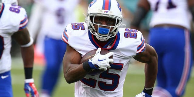 PHILADELPHIA, PA - DECEMBER 13: LeSean McCoy #25 of the Buffalo Bills runs with the ball during the game against the Philadelphia Eagles at Lincoln Financial Field on December 13, 2015 in Philadelphia Pennsylvania. The Eagles defeated the Bills 23-20. (Photo by Rob Leiter via Getty Images)