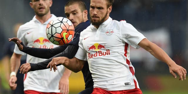 Salzburg's Andreas Ulmer (R) and Malmo's Vladimir Rodic fight for a ball during the UEFA Champions League third qualifying round first leg football match between FC Red Bull Salzburg and Malmo FF at the Red Bull Arena in Salzburg, Austria, on July 29, 2015. Salzburg won the match 2-0. AFP PHOTO / JOE KLAMAR (Photo credit should read JOE KLAMAR/AFP/Getty Images)