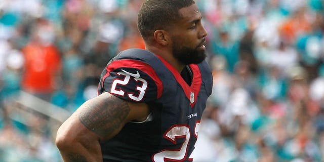 Oct 25, 2015; Miami Gardens, FL, USA; Houston Texans running back Arian Foster leaves the field in the first half against the Miami Dolphins at Sun Life Stadium. The Dolphins won 44-26. Mandatory Credit: Andrew Innerarity-USA TODAY Sports