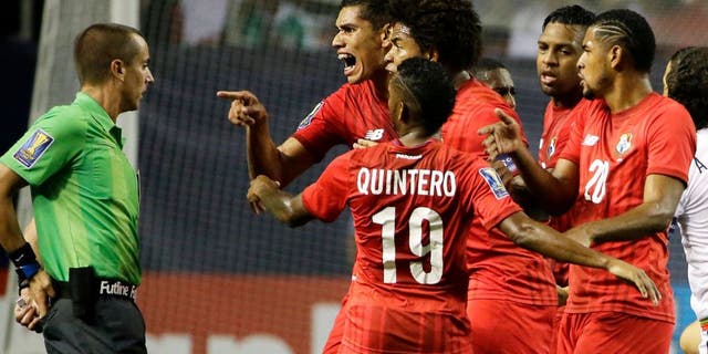 Panama's Valentin Pimentel, center right, points at referee Mark Geiger, who had given a red card to Panama's Luis Tejada, not seen, during the first half of Panama's CONCACAF Gold Cup soccer semifinal against Mexico on Wednesday, July 22, 2015, in Atlanta. (AP Photo/David Goldman)