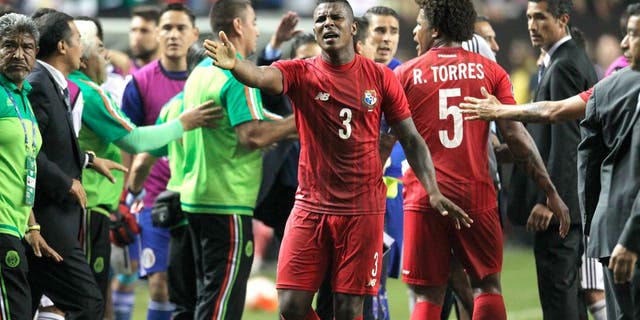 ATLANTA, UNITED STATES - July 22: Players of Panama argue after a defeat in a semi final match between Mexico and Panama as part of Gold Cup 2015 at Georgia Dome on July 22, 2015 in Atlanta, United States. (Photo by Omar Vega/LatinContent/Getty Images)
