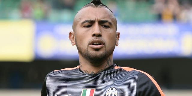 VERONA, ITALY - MAY 30: Arturo Vidal # 23 of Juventus fC in action during the warm up prior the beginning of the Serie A match between Hellas Verona FC and Juventus FC at Stadio Marc'Antonio Bentegodi on May 30, 2015 in Verona, Italy. (Photo by Mario Carlini / Iguana Press/Getty Images)