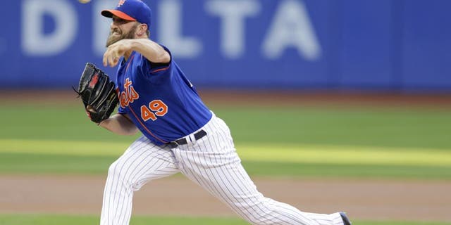 New York Mets' Jonathon Niese delivers a pitch during the first inning of a baseball game against the Los Angeles Dodgers on Friday, July 24, 2015, in New York. (AP Photo/Frank Franklin II)