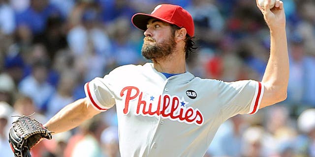 CHICAGO, IL - JULY 25: Cole Hamels #35 of the Philadelphia Phillies pitches against the Chicago Cubs during the first inning on July 25, 2015 at Wrigley Field in Chicago, Illinois. (Photo by David Banks/Getty Images)