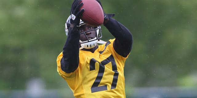 May 26, 2015; Pittsburgh, PA, USA; Pittsburgh Steelers cornerback Senquez Golson (27) participates in OTA drills at the UPMC Sports Performance Complex. Mandatory Credit: Charles LeClaire-USA TODAY Sports