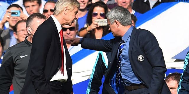 LONDON, ENGLAND - OCTOBER 05: Managers Arsene Wenger of Arsenal and Jose Mourinho manager of Chelsea clash during the Barclays Premier League match between Chelsea and Arsenal at Stamford Bridge on October 4, 2014 in London, England. (Photo by Shaun Botterill/Getty Images)