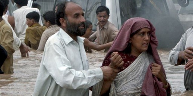 Pakistan berjuang untuk menjangkau korban banjir saat jumlah korban tewas meningkat menjadi 430