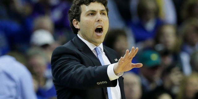 Memphis coach Josh Pastner shouts to players in the second half of an NCAA college basketball game against Central Florida in Memphis, Tenn., Wednesday, Feb. 12, 2014. Memphis defeated UCF 76-70. (AP Photo/Danny Johnston)