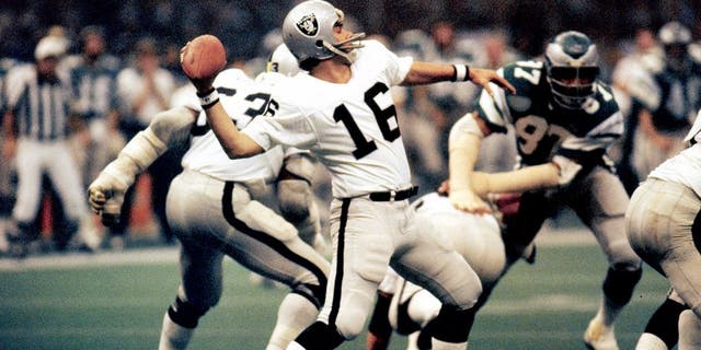 Oakland Raiders quarterback Jim Plunkett, the game's MVP, prepares to pass against the Philadelphia Eagles during the Raiders 27-10 victory in Super Bowl XV on January 25, 1981 at the Louisiana Superdome in New Orleans, Louisiana. (Photo by Sylvia Allen/Getty Images)