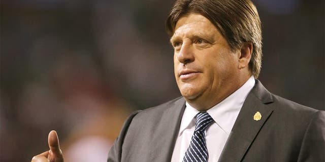 CHICAGO, USA - JULY 09: Miguel Herrera the head coach / manager of Mexico during the CONCACAF Gold Cup match between Mexico and Cuba at Soldier Field on July 9, 2015 in Chicago, Illinois. (Photo by Matthew Ashton - AMA/Getty Images)