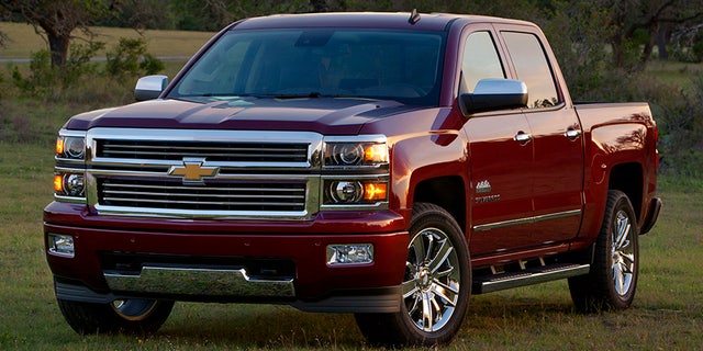 The 2014 Chevrolet Silverado High Country adds a new level of tough truck luxury to the lineup with a unique chrome grille with horizontal chrome bars, halogen projector headlamps and body-color front and rear bumpers. Unique 20-inch chrome wheels with P275/55R20 all-season tires are standard, as are chrome body side moldings, door handles and mirrors.
