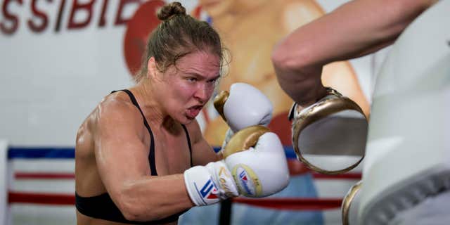 Rousey mengalahkan Correia dalam 34 detik, mempertahankan gelar kelas bantam