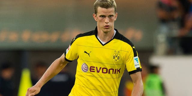 ST GALLEN, SWITZERLAND - JULY 25: Sven Bender of Borussia Dortmund runs with the ball during the preseason friendly match between Borussia Dortmund v Juventus Turin at AFG ARENA on July 25, 2015 in St Gallen, Switzerland. (Photo by Alexandre Simoes/Borussia Dortmund/Getty Images)