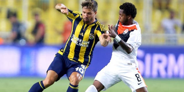 ISTANBUL, TURKEY - JULY 28: Fred of Shaktar Donetsk rides the ball past Fenerbahce's Souza during UEFA Champions League Third Qualifying Round 1st Leg match betweeen Fenerbahce v Shakhtar Donetsk at Sukru Saracoglu Stadium on July 28, 2015 in Istanbul, Turkey. (Photo by Burak Kara/Getty Images)