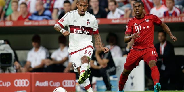 (L-R) Nigel de Jong of AC Milan, Douglas Costa of FC Bayern Munchen during the AUDI Cup match between FC Bayern Munich and AC Milan on August 4, 2015 at the Allianz Arena in Munich, Germany(Photo by VI Images via Getty Images)