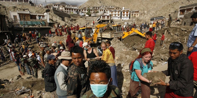 Tim penyelamat mencari 500 orang hilang setelah banjir bandang di Kashmir India;  132 mati