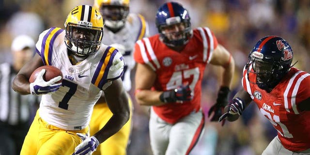 BATON ROUGE, LA - OCTOBER 25: Leonard Fournette #7 of the LSU Tigers runs the ball against the Mississippi Rebels at Tiger Stadium on October 25, 2014 in Baton Rouge, Louisiana. (Photo by Chris Graythen/Getty Images)