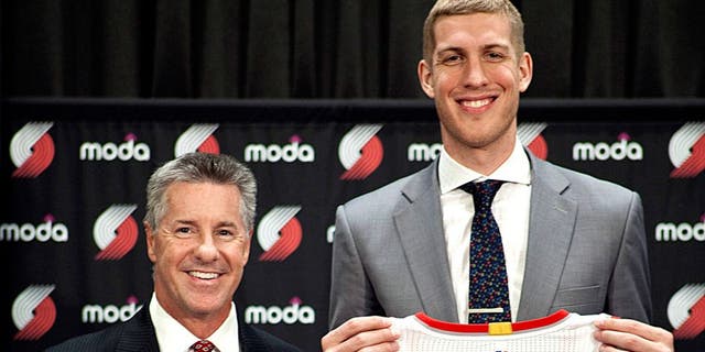 PORTLAND, OR - JUNE 29: Mason Plumlee #24 of the Portland Trail Blazers is introduced by GM Neil Oshay and head coach Terry Stotts during a press conference on June 29, 2015 at the practice facility in Portland, Oregon. NOTE TO USER: User expressly acknowledges and agrees that, by downloading and or using this photograph, User is consenting to the terms and conditions of the Getty Images License Agreement. Mandatory Copyright Notice: Copyright 2015 NBAE (Photo by Cameron Browne/NBAE via Getty Images)