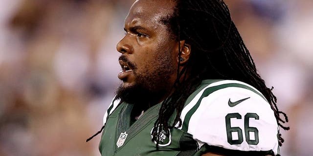 EAST RUTHERFORD, NJ - AUGUST 07: Guard Willie Colon #66 of the New York Jets reacts after losing his helmet against the Indianapolis Colts during a preseason game at MetLife Stadium on August 7, 2014 in East Rutherford, New Jersey. (Photo by Elsa/Getty Images)