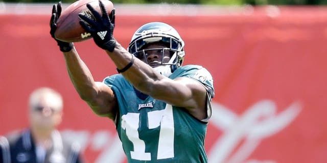 Philadelphia Eagles' Nelson Agholor catches a pass during practice at NFL football training camp, Friday, Aug. 7, 2015, in Philadelphia. (AP Photo/Matt Rourke)