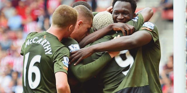 Romelu Lukaku (1st R) of Everton celebrates scoring his team's first goal with his team mates during the Barclays Premier League match between Southampton and Everton at St Mary's Stadium on August 15, 2015 in Southampton, United Kingdom. (Photo by Christopher Lee/Getty Images)