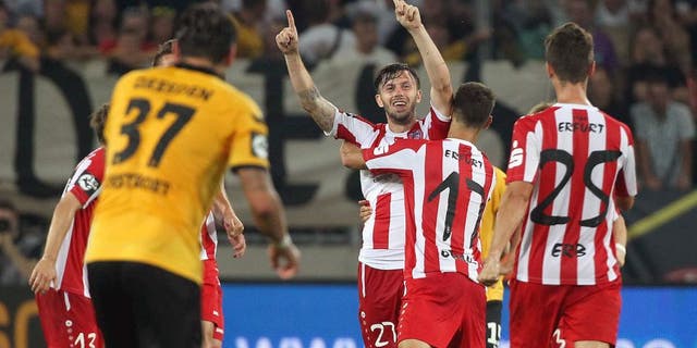 DRESDEN, GERMANY - AUGUST 13: Carsten Kammlott of Erfurt celebrates the second goal with teammates during the Third League match between SG Dynamo Dresden and FC Rot-Weiss Erfurt at Gl¸cksgas-Stadion on August 13, 2015 in Dresden, Germany. (Photo by Karina Hessland/Bongarts/Getty Images)
