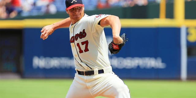 ATLANTA, GA - AUGUST 16: Shelby Miller #17 of the Atlanta Braves pitches in the third inning against the Arizona Diamondbacks at Turner Field on August 16, 2015 in Atlanta, Georgia. (Photo by Daniel Shirey/Getty Images)