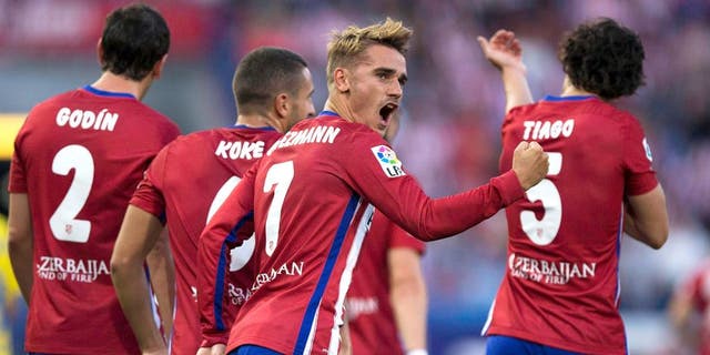 MADRID, SPAIN - AUGUST 22: Antoine Griezmann of Atletico de Madrid celebrates scoring their opening goal during the La Liga match between Club Atletico de Madrid and UD Las Palmas at Vicente Calderon Stadium on August 22, 2015 in Madrid, Spain. (Photo by Gonzalo Arroyo Moreno/Getty Images)