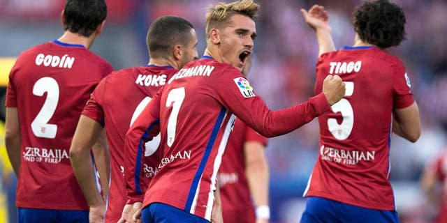 MADRID, SPAIN - AUGUST 22: Antoine Griezmann of Atletico de Madrid celebrates scoring their opening goal during the La Liga match between Club Atletico de Madrid and UD Las Palmas at Vicente Calderon Stadium on August 22, 2015 in Madrid, Spain. (Photo by Gonzalo Arroyo Moreno/Getty Images)