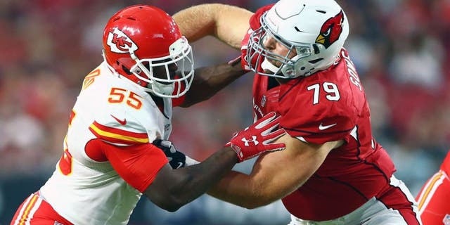 Aug 15, 2015; Glendale, AZ, USA; Kansas City Chiefs linebacker Dee Ford (left) battles against Arizona Cardinals tackle Bradley Sowell during a preseason NFL football game at University of Phoenix Stadium. Mandatory Credit: Mark J. Rebilas-USA TODAY Sports