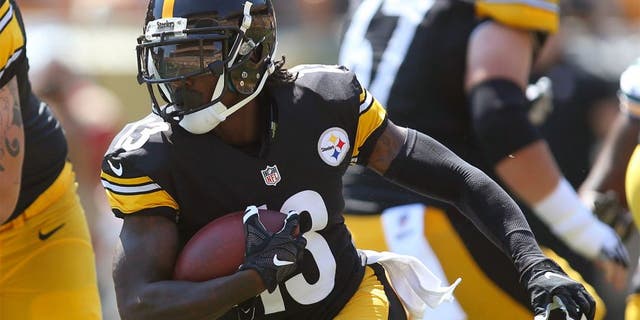 Aug 23, 2015; Pittsburgh, PA, USA; Pittsburgh Steelers running back Dri Archer (13) runs with the ball after a pass reception against the Green Bay Packers during the third quarter at Heinz Field. The Steelers won 24-19. Mandatory Credit: Charles LeClaire-USA TODAY Sports