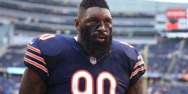 Dec 21, 2014; Chicago, IL, USA; Chicago Bears defensive tackle Jeremiah Ratliff (90) against the Detroit Lions at Soldier Field. The Lions defeated the Bears 20-14. Mandatory Credit: Andrew Weber-USA TODAY Sports