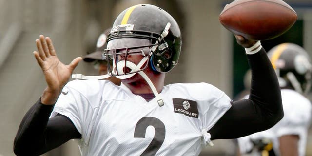 Pittsburgh Steelers quarterback Michael Vick passes during practice for the NFL football team, Wednesday, Aug. 26, 2015 in Pittsburgh. The Steelers signed Vick to a 1-year deal to replace backup Bruce Gradkowski, out with a hand injury. (AP Photo/Keith Srakocic)