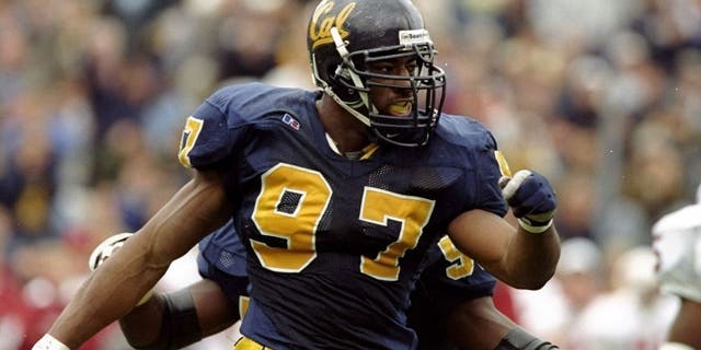 21 Nov 1998: Defensive end Andre Carter #97 of the California Golden Bears in action during the game against the Stanford Cardinal at the Memorial Stadium in Berkeley, California. The Cardinal defeated the Golden Bears 10-3. Mandatory Credit: Aric Crabb /Allsport