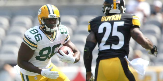 Aug 23, 2015; Pittsburgh, PA, USA; Green Bay Packers wide receiver Kennard Backman (86) runs the ball against Pittsburgh Steelers cornerback Brandon Boykin (25) during the second half of the game at Heinz Field. The Steelers won the game, 24-19. Mandatory Credit: Jason Bridge-USA TODAY Sports