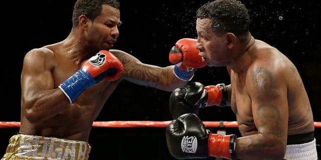 INGLEWOOD, CA - AUGUST 29: Shane Mosley lands a left hand to the head of Ricardo Mayorga of Nicaragua at The Forum on August 29, 2015 in Inglewood, California. (Photo by Jeff Gross/Getty Images)