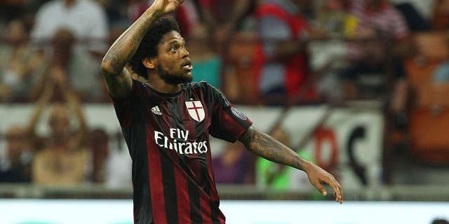 MILAN, ITALY - AUGUST 29: Luiz Adriano of AC Milan celebrates his goal during the Serie A match between AC Milan and Empoli FC at Stadio Giuseppe Meazza on August 29, 2015 in Milan, Italy. (Photo by Marco Luzzani/Getty Images)