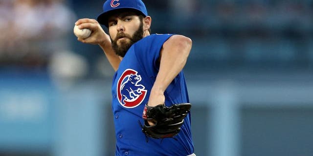 LOS ANGELES, CA - AUGUST 30: Jake Arrieta #49 of the Chicago Cubs the Los Angeles Dodgers at Dodger Stadium on August 30, 2015 in Los Angeles, California. (Photo by Stephen Dunn/Getty Images)
