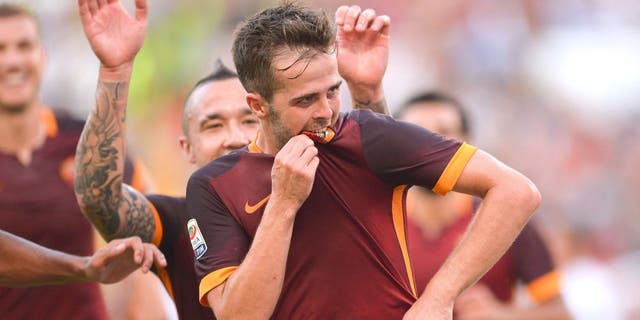 ROME, ITALY - AUGUST 30: AS Roma Player Miralem Pjanic celebrates the goal during the Serie A match between AS Roma and Juventus FC at Stadio Olimpico on August 30, 2015 in Rome, Italy. (Photo by Luciano Rossi/AS Roma via Getty Images)