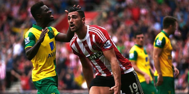 SOUTHAMPTON, ENGLAND - AUGUST 30: Graziano Pelle of Southampton celebrates scoring the opening goal during the Barclays Premier League match between Southampton and Norwich City at St Mary's Stadium on August 30, 2015 in Southampton, England. (Photo by Paul Gilham/Getty Images)