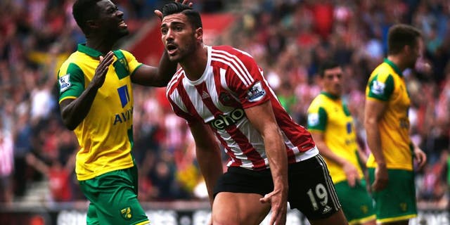 SOUTHAMPTON, ENGLAND - AUGUST 30: Graziano Pelle of Southampton celebrates scoring the opening goal during the Barclays Premier League match between Southampton and Norwich City at St Mary's Stadium on August 30, 2015 in Southampton, England. (Photo by Paul Gilham/Getty Images)