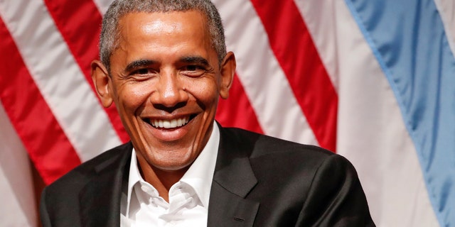 Former U.S. President Barack Obama speaks during a meeting with youth leaders at the Logan Center for the Arts at the University of Chicago to discuss strategies for community organization and civic engagement in Chicago, Illinois, U.S., April 24, 2017. REUTERS/Kamil Krzaczynski - RTS13QCC