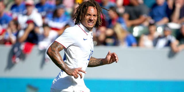 LOS ANGELES, CA - FEBRUARY 08: Jermaine Jones #13 of the USA gets in position on defense during the international men's friendly match against Panama at StubHub Center on February 8, 2015 in Los Angeles, California. The USA defeated Panama 2-0. (Photo by Victor Decolongon/Getty Images)