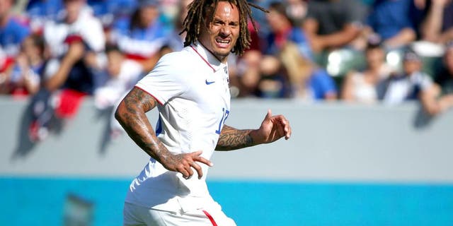 LOS ANGELES, CA - FEBRUARY 08: Jermaine Jones #13 of the USA gets in position on defense during the international men's friendly match against Panama at StubHub Center on February 8, 2015 in Los Angeles, California. The USA defeated Panama 2-0. (Photo by Victor Decolongon/Getty Images)