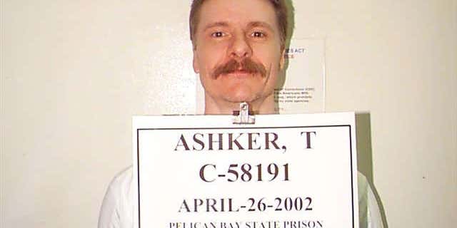 California setuju untuk mengakhiri sel isolasi yang tidak terbatas dari para pemimpin geng di penjara